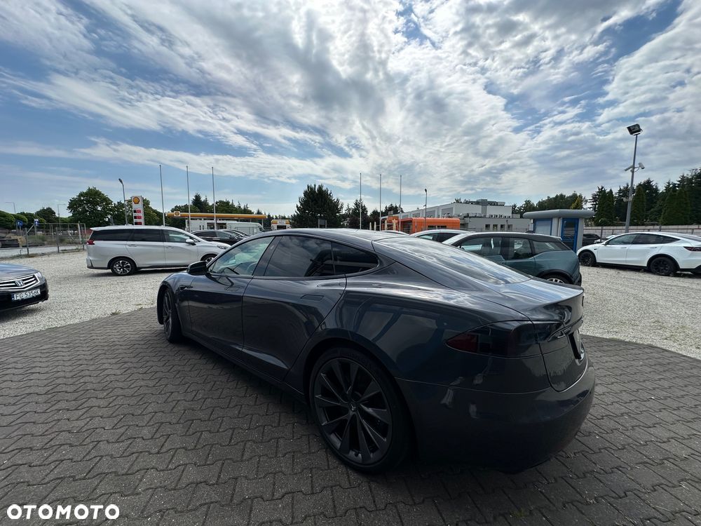 Tesla Model S - 9