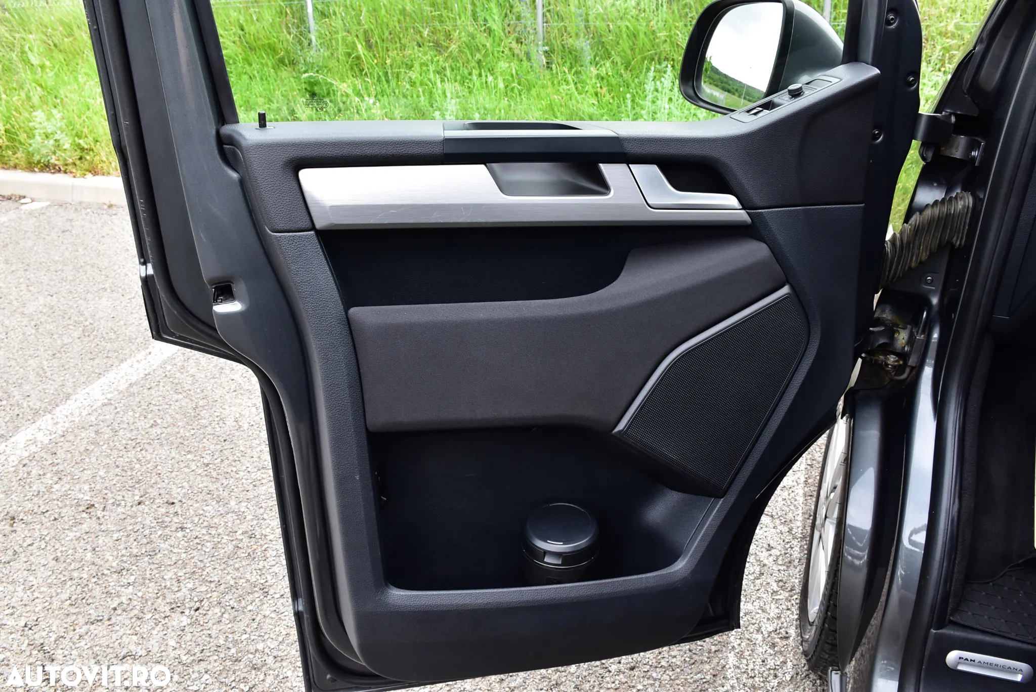 Volkswagen Multivan - 11