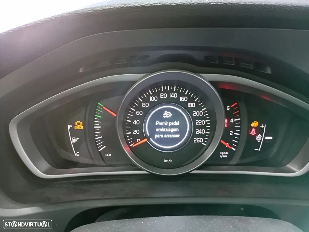 Volvo V40 2.0 D3 Momentum - 4
