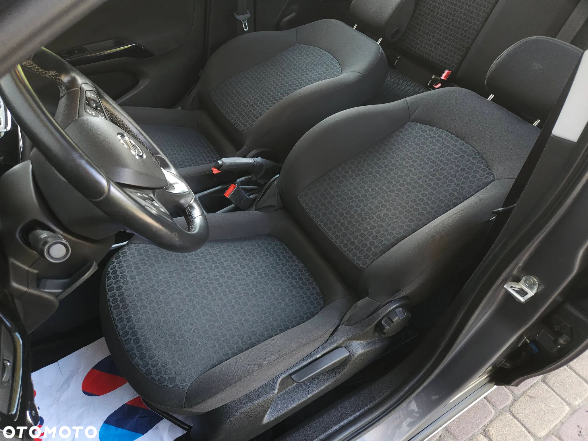 Opel Corsa 1.4 16V Cosmo - 35