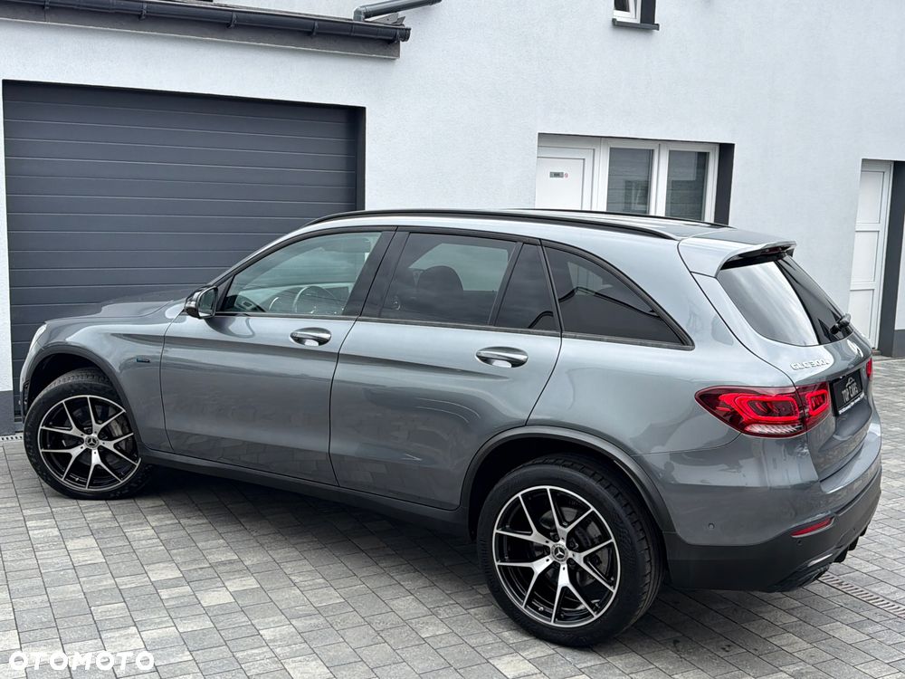 Mercedes-Benz GLC 300 e 4Matic 9G-TRONIC Edition AMG Line - 27