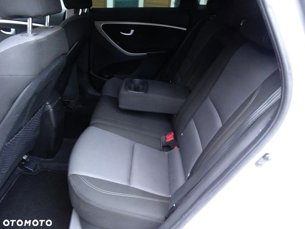 Hyundai i30 blue 1.4 Trend - 23