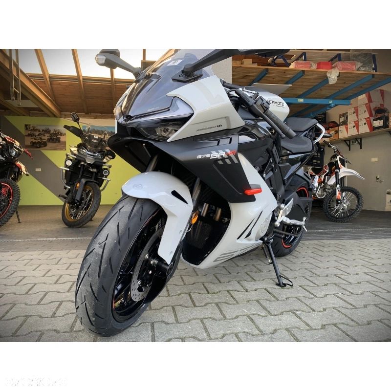 CFMoto SR - 8