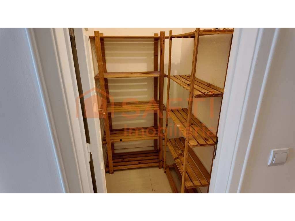 Elegante T3 Remodelado nas Avenidas Novas com Luz Natural - Grande imagem: 4/21