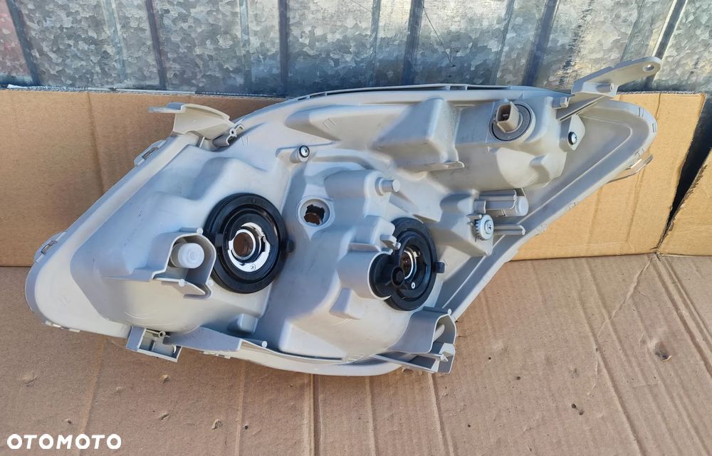 Reflektor prawy Lampa Prawa Toyota Corolla Verso 2001- Nowa - 2