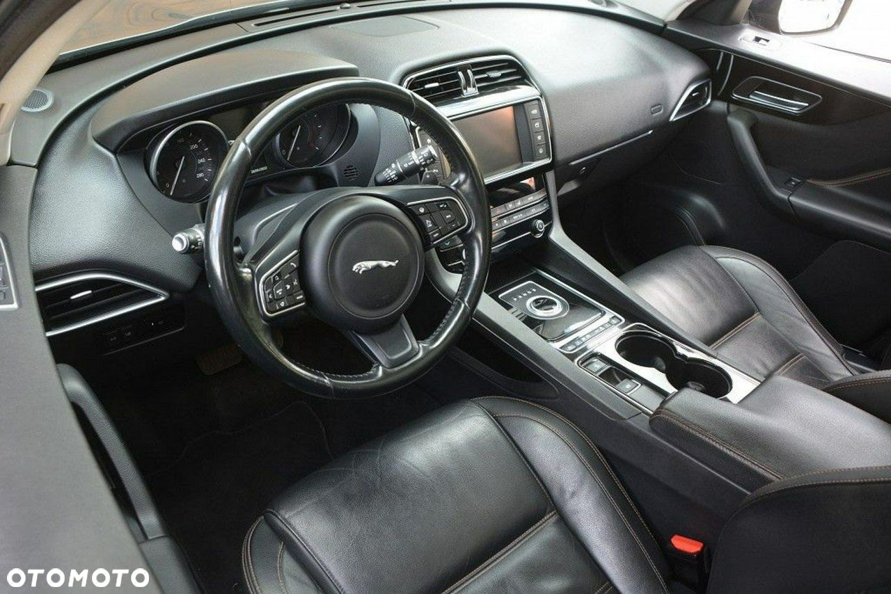 Jaguar F-Pace 2.0 i4D AWD Prestige - 9