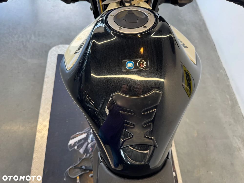 Kawasaki ER - 28