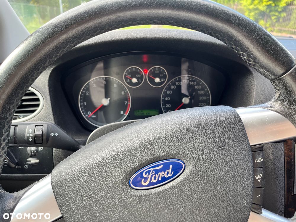 Ford Focus 1.6 16V Ghia - 23