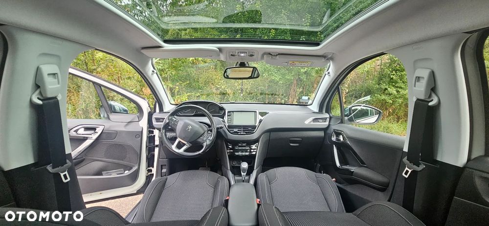 Peugeot 208 1.2 PureTech Allure S&S EAT6 - 5