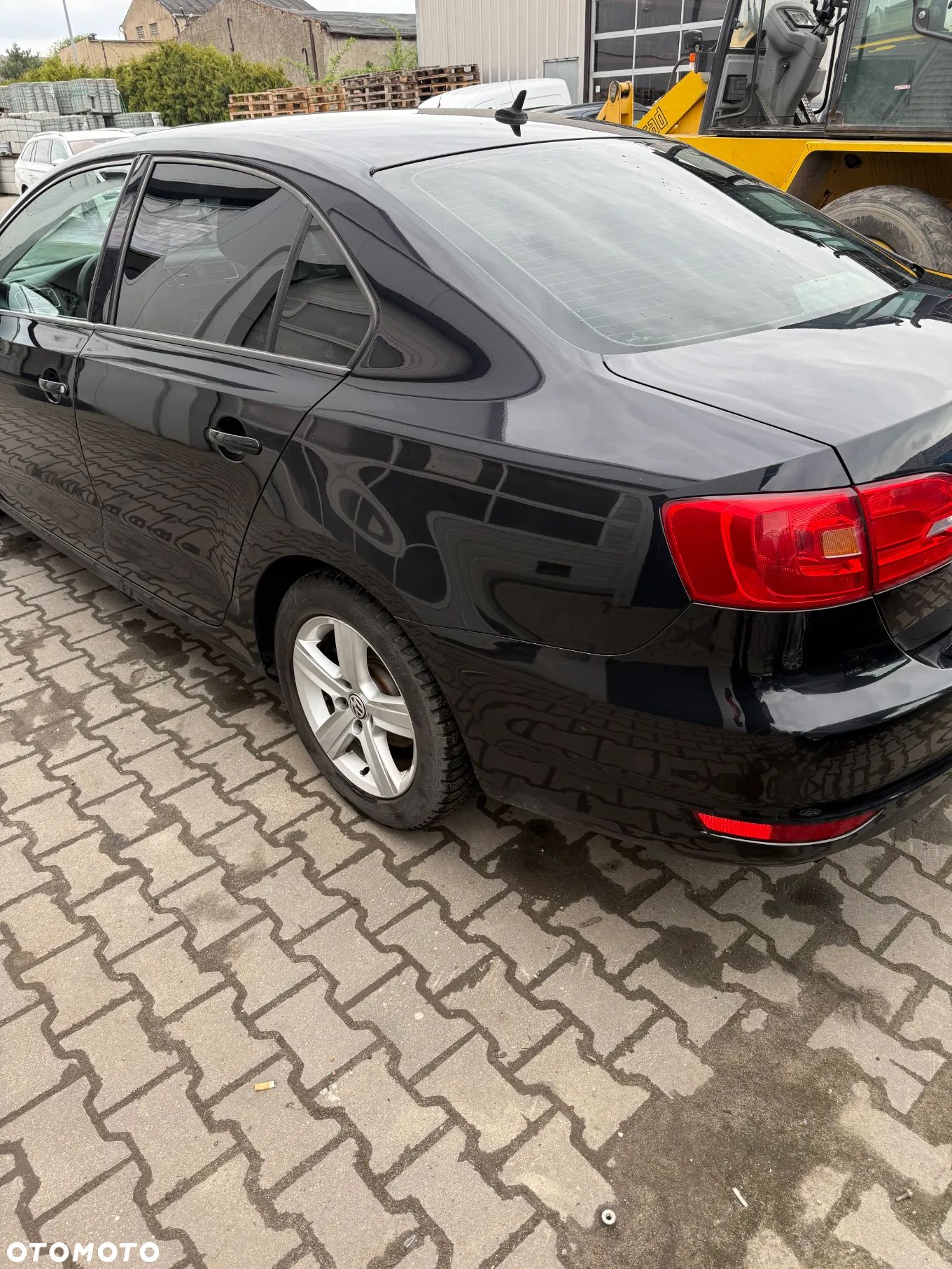 VW JETTA VI A6 LC9X BŁOTNIK LEWY TYŁ TYLNY Z PROGIEM - 1