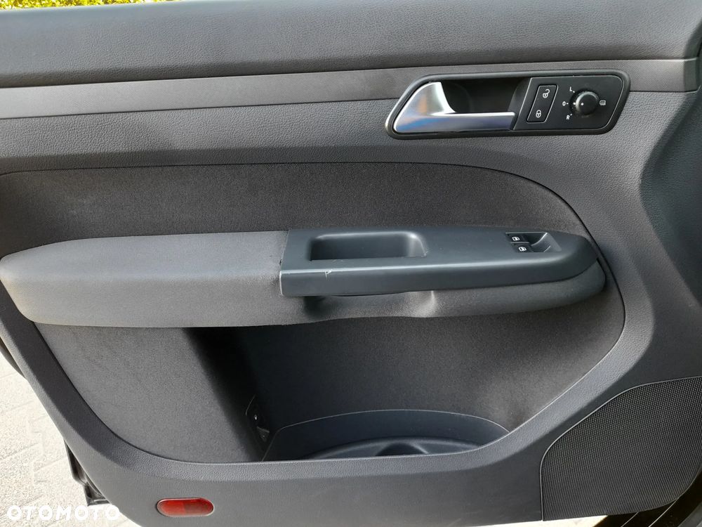Volkswagen Touran - 22