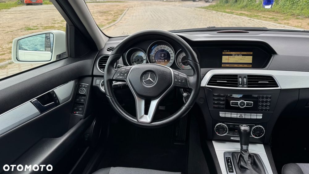 Mercedes-Benz Klasa C 180 BlueEFFICIENCY 7G-TRONIC Avantgarde - 32
