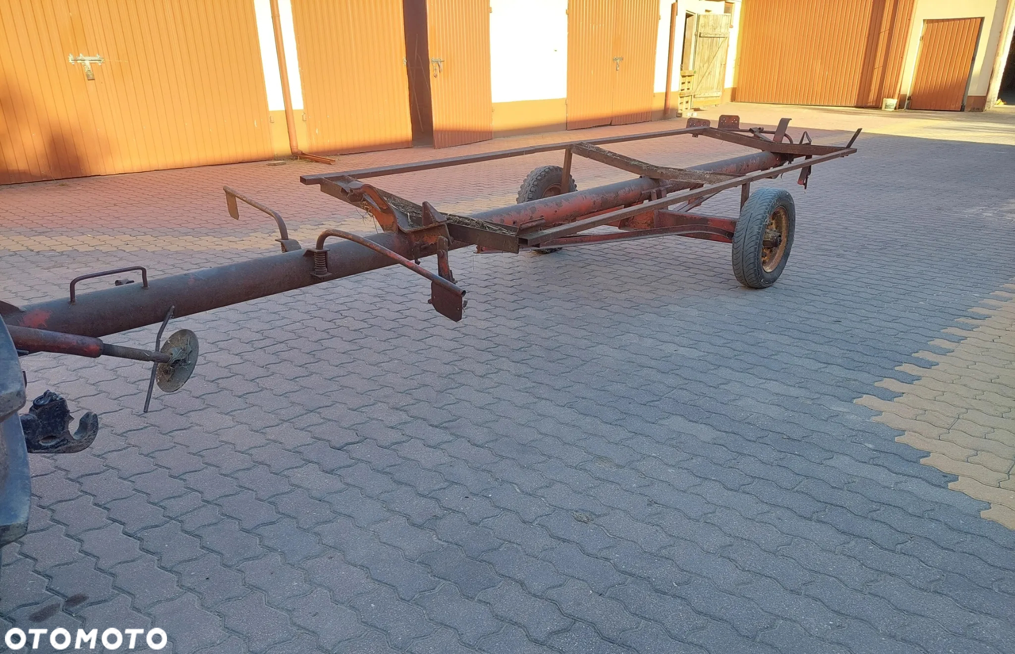 Inny Wózek do hedera Bizon, pasuje do New Holland 3,9m. - 3