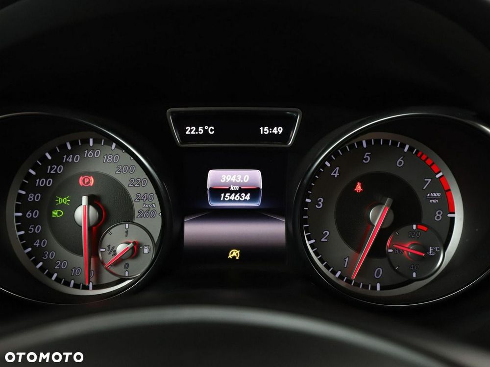 Mercedes-Benz GLA 200 Urban - 23