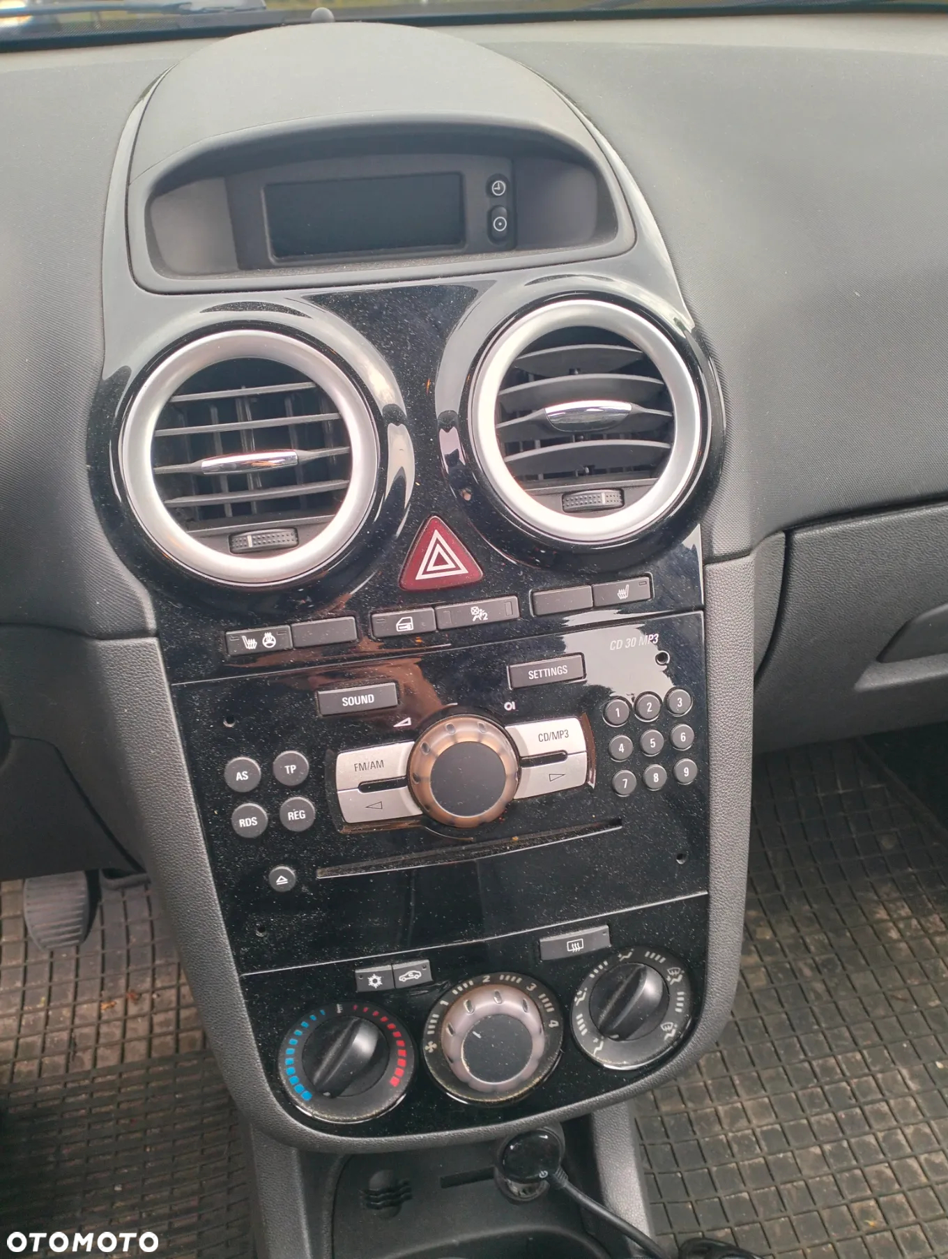 Opel Corsa 1.4 16V Cosmo - 8