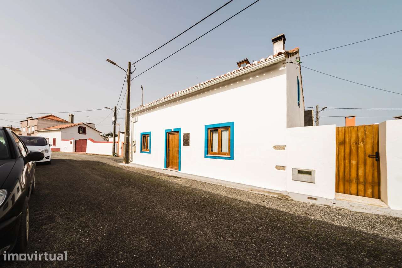 Moradia T2 transformada em T1 com charme tradicional – Serra d’El-Rei - Grande imagem: 2/27