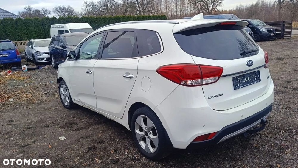 Kia Carens - 9