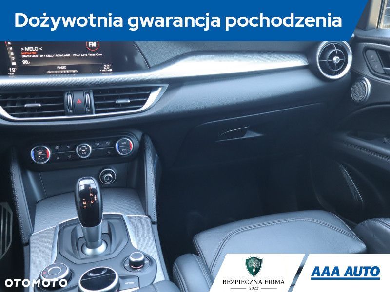 Alfa Romeo Stelvio - 10
