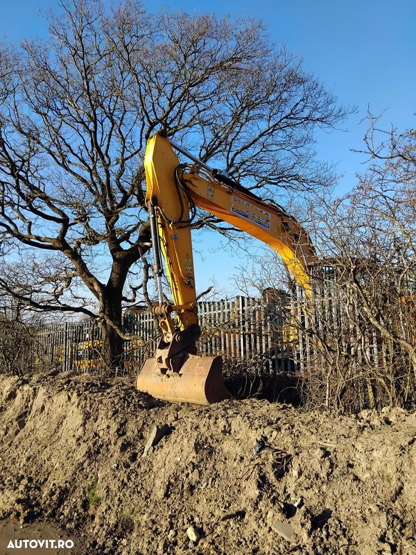 JCB 220X