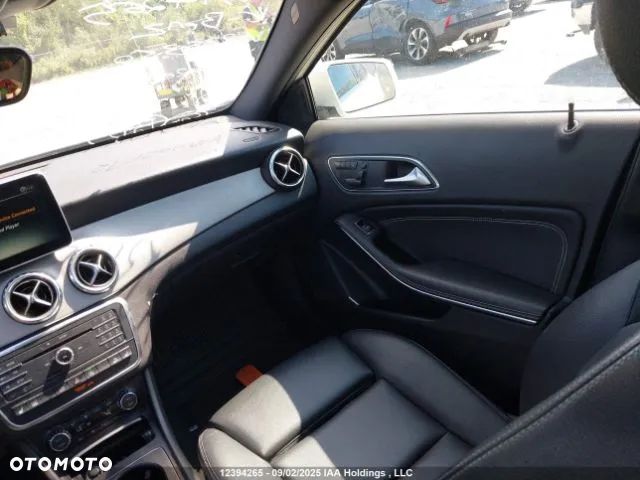 Mercedes-Benz GLA 250 4Matic 7G-DCT - 5