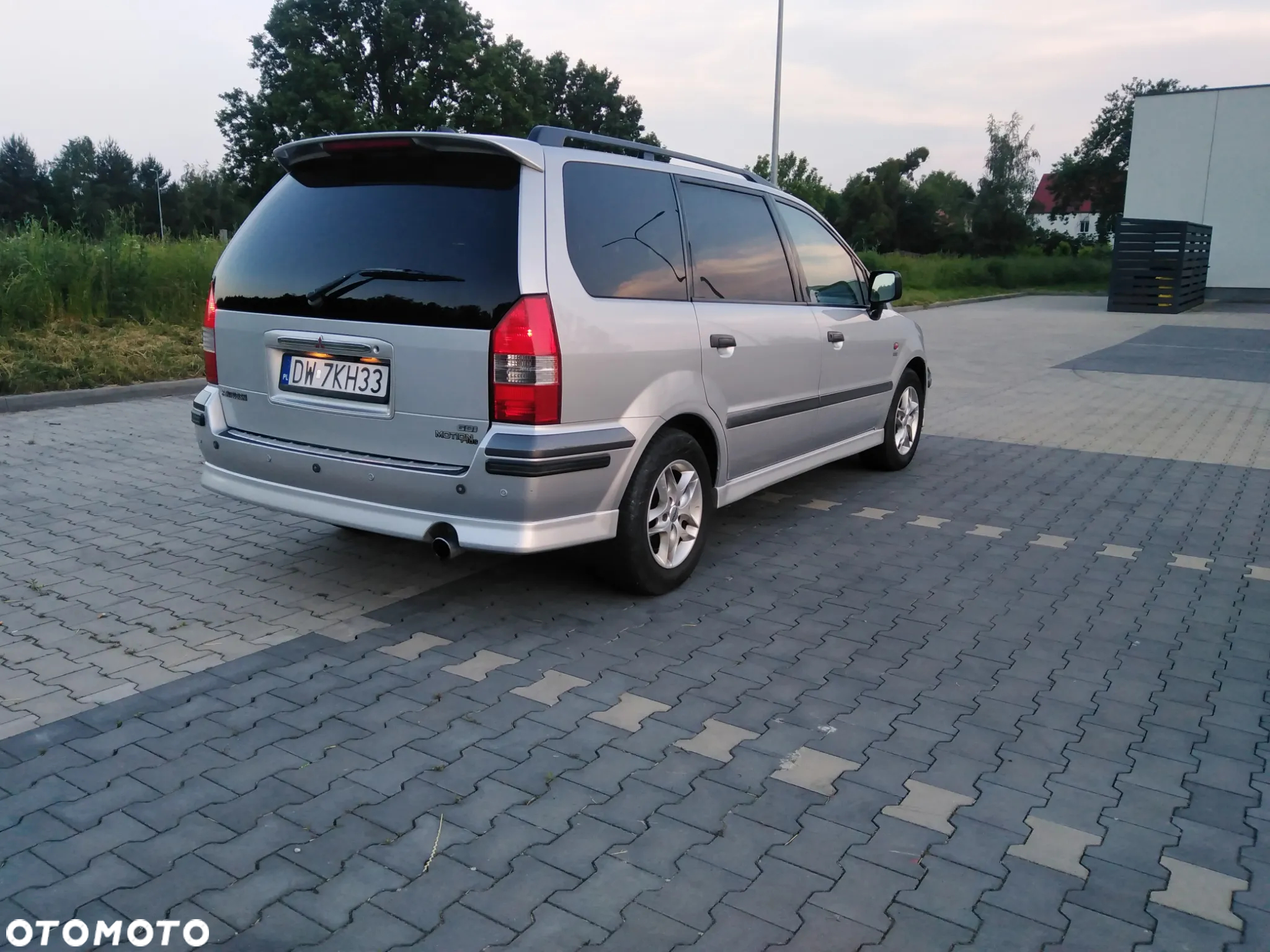 Mitsubishi Space Wagon - 4
