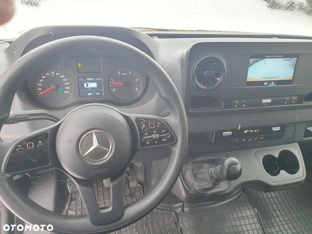Mercedes-Benz Sprinter - 13