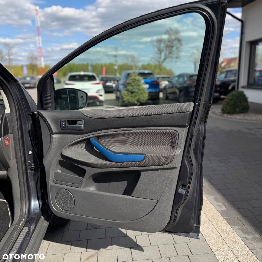 Ford Kuga - 36