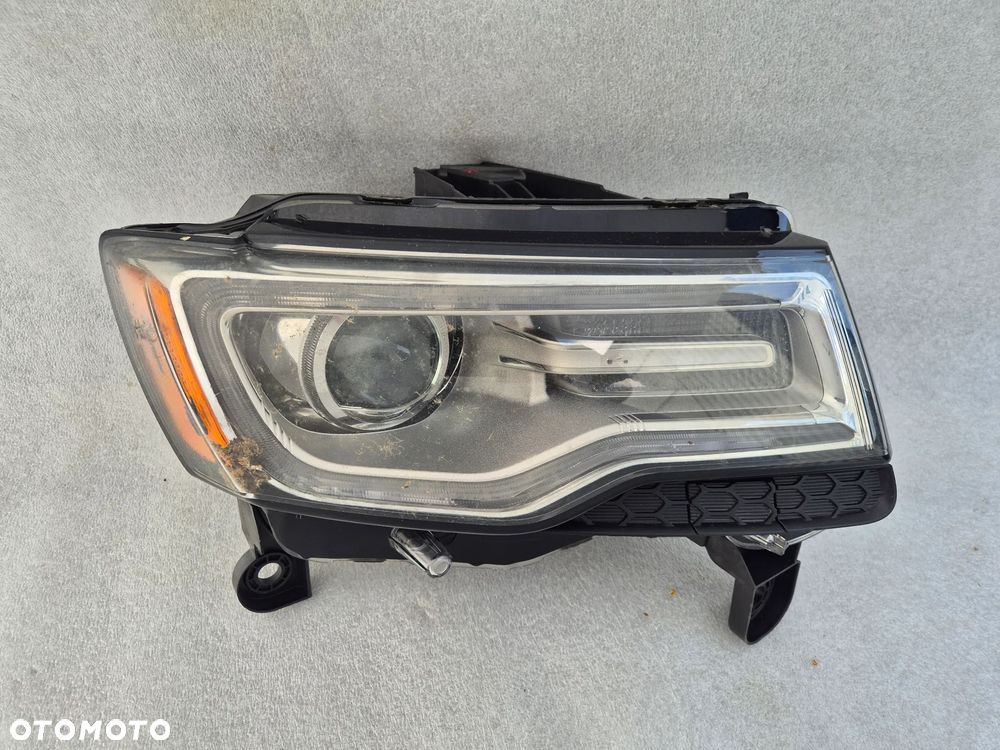 Reflektor prawy Jeep Grand Cherokee WK2 Xenon 68111000AM - 1