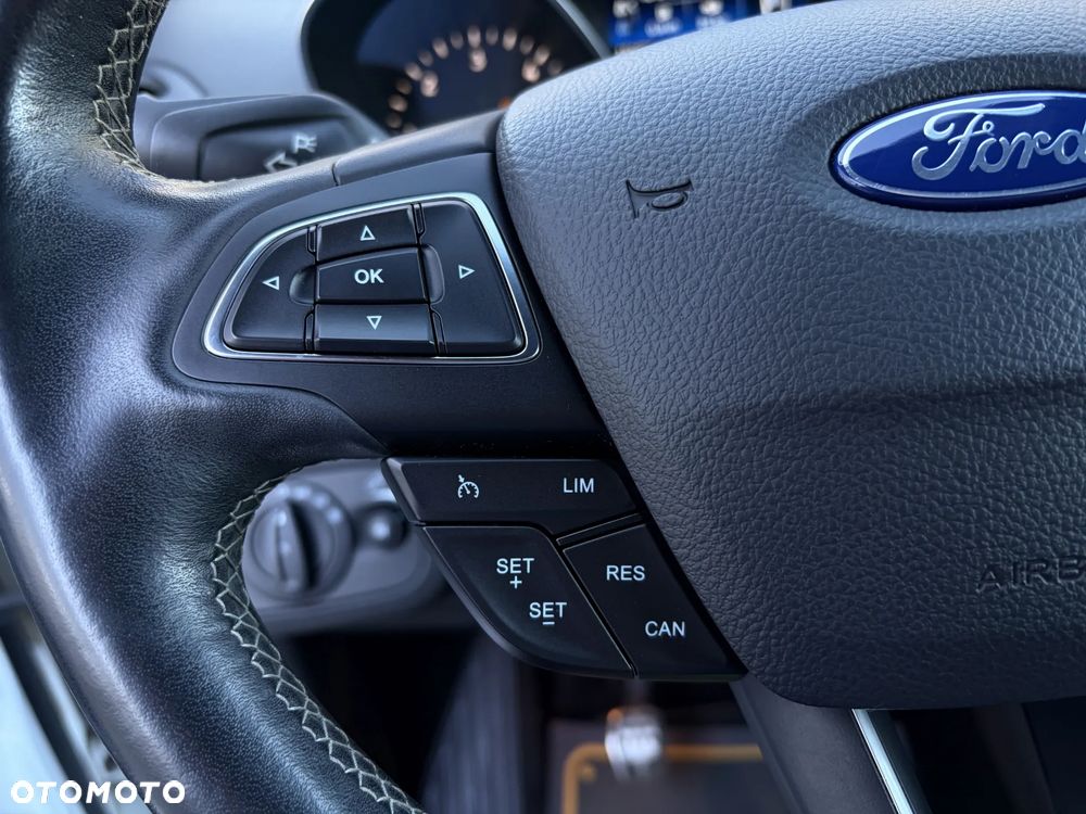 Ford Kuga 2.0 TDCi 2x4 ST-Line - 24