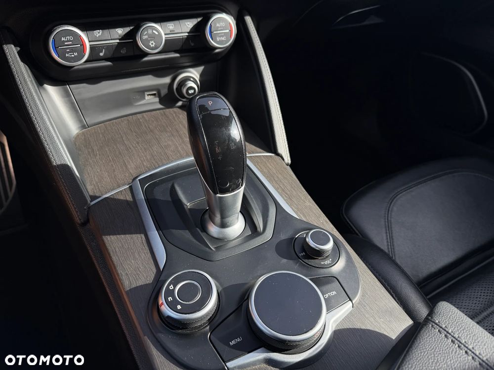 Alfa Romeo Stelvio - 20