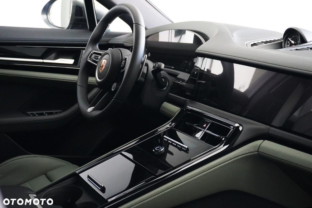 Porsche Panamera - 16