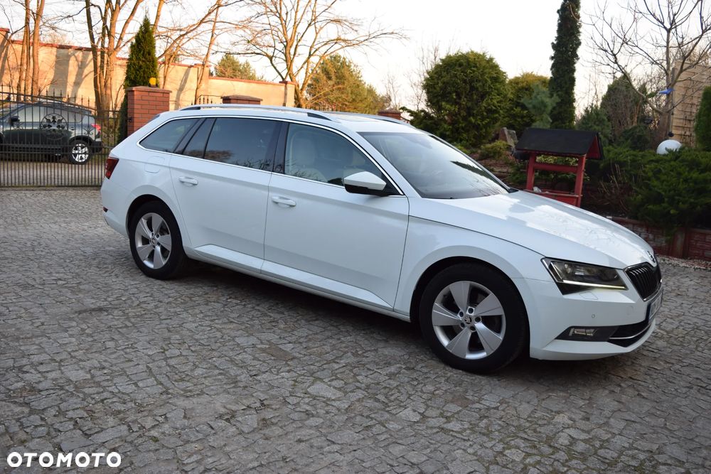 Skoda Superb 2.0 TDI DSG Ambition - 8