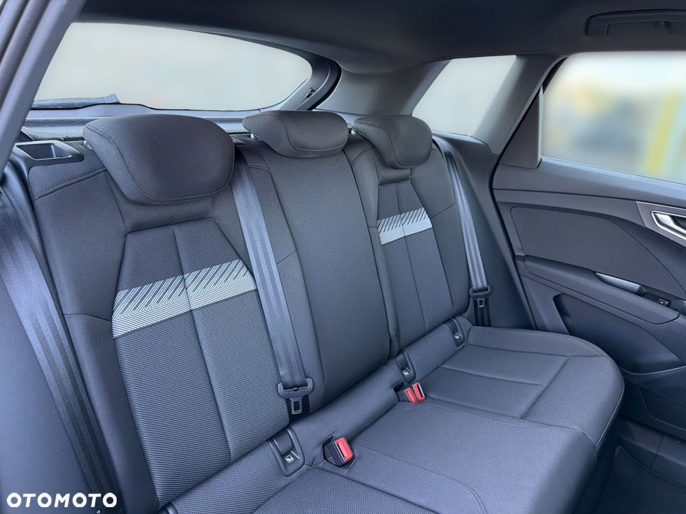 Audi Q4 e-tron - 15