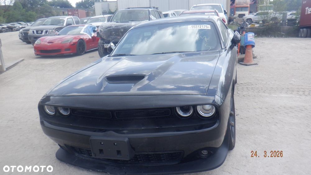 Dodge Challenger - 8