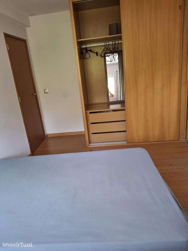 Quarto - localizado em Alto de São João Coimbra - Grande imagem: 4/7