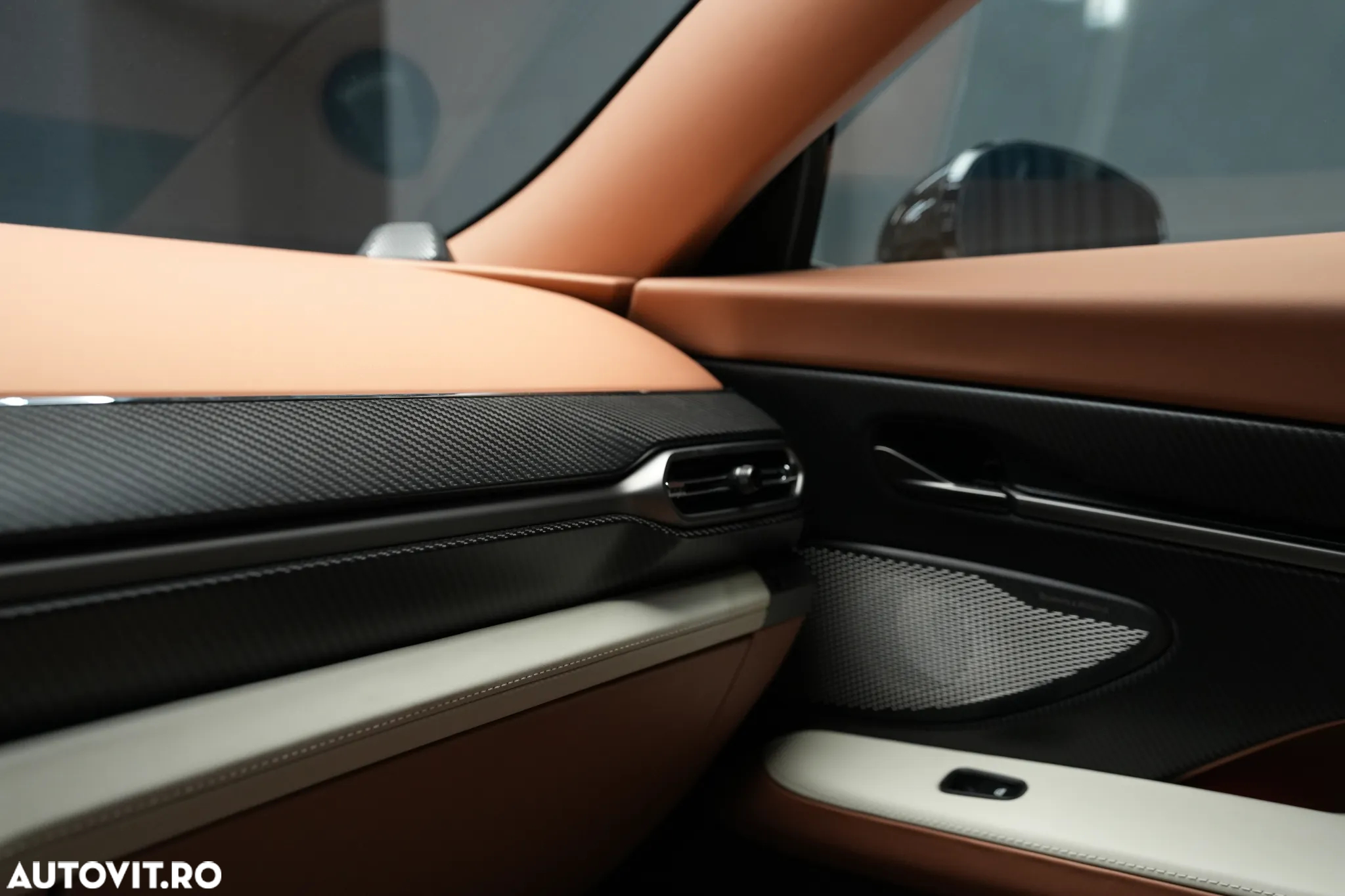 Aston Martin Vanquish - 24