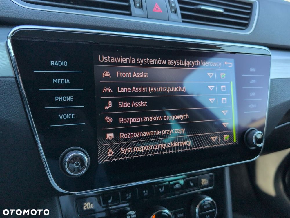 Skoda Superb 2.0 TDI SCR Ambition DSG - 32