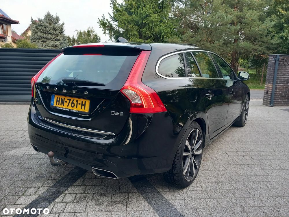 Volvo V60 D6 AWD Plug-in Hybrid Summum - 2