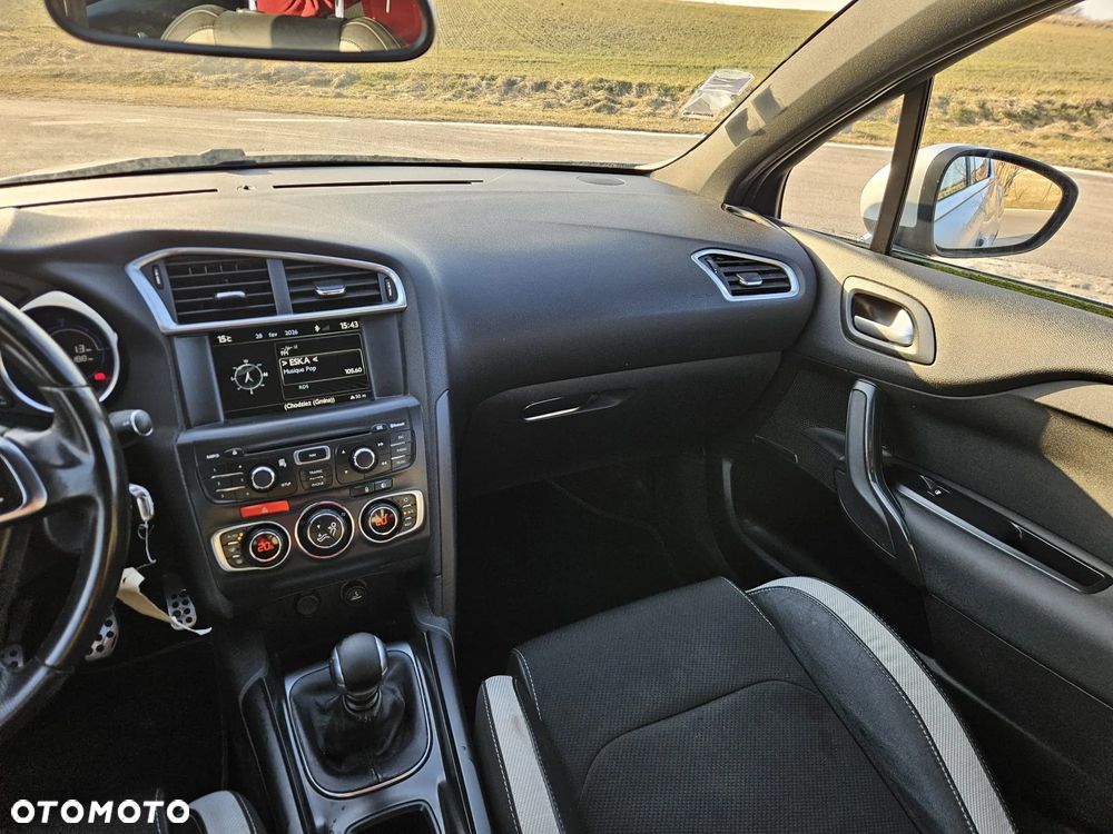 Citroën DS4 e-HDi 110 SoChic - 29