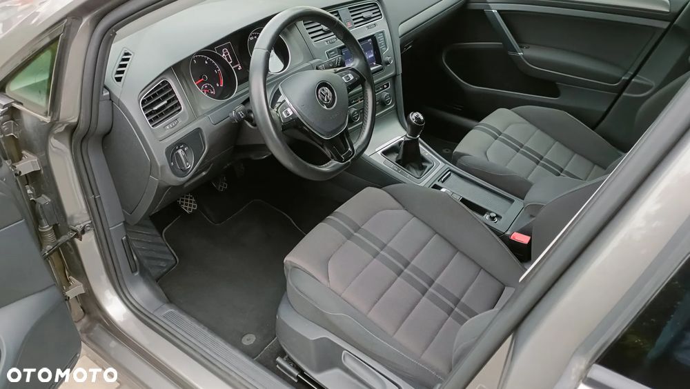 Volkswagen Golf - 40