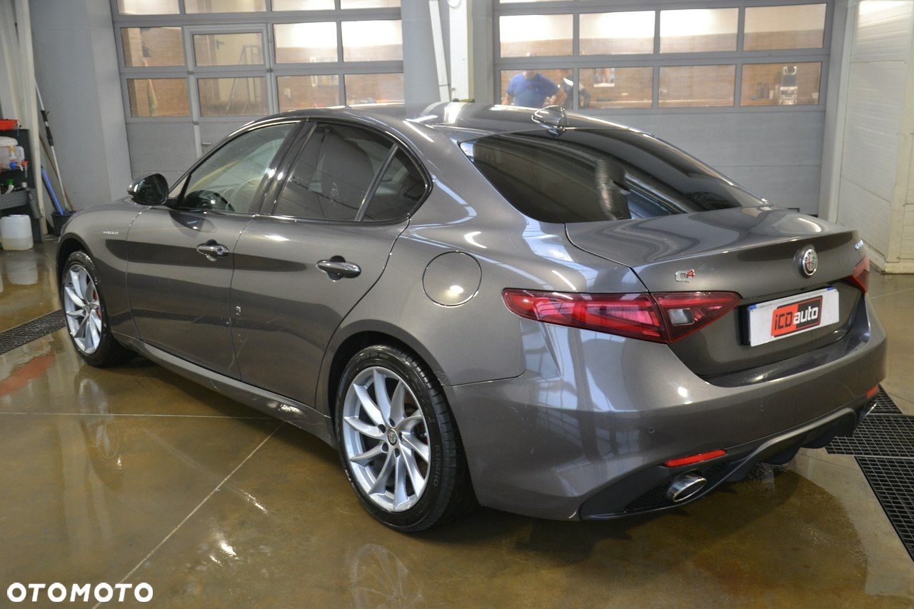 Alfa Romeo Giulia - 5