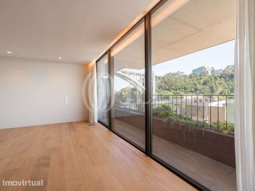 Apartamento T3 primeira linha rio, em Massarelos, Porto - Grande imagem: 3/46