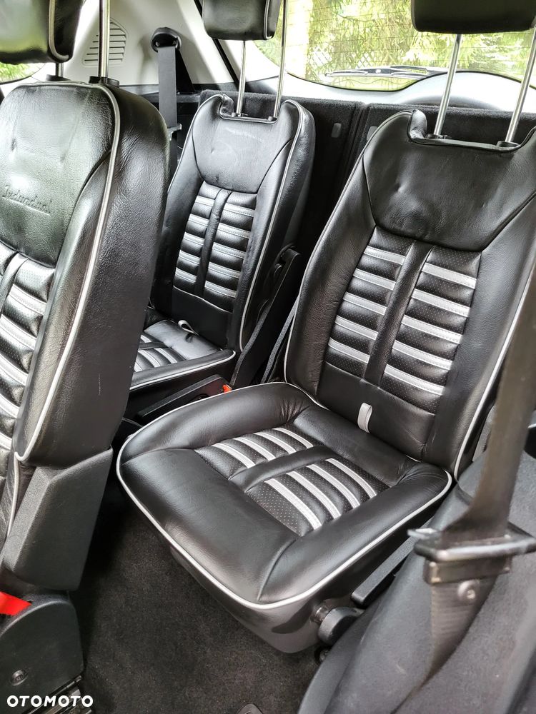 Ford S-Max - 11