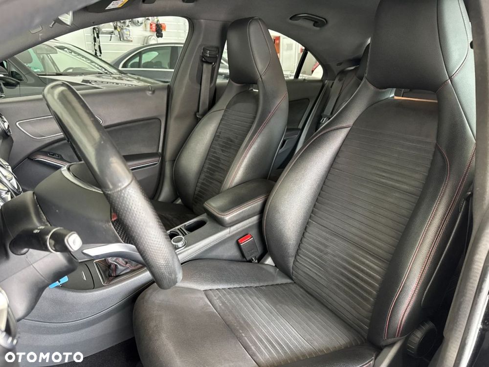 Mercedes-Benz CLA 180 AMG Line - 18