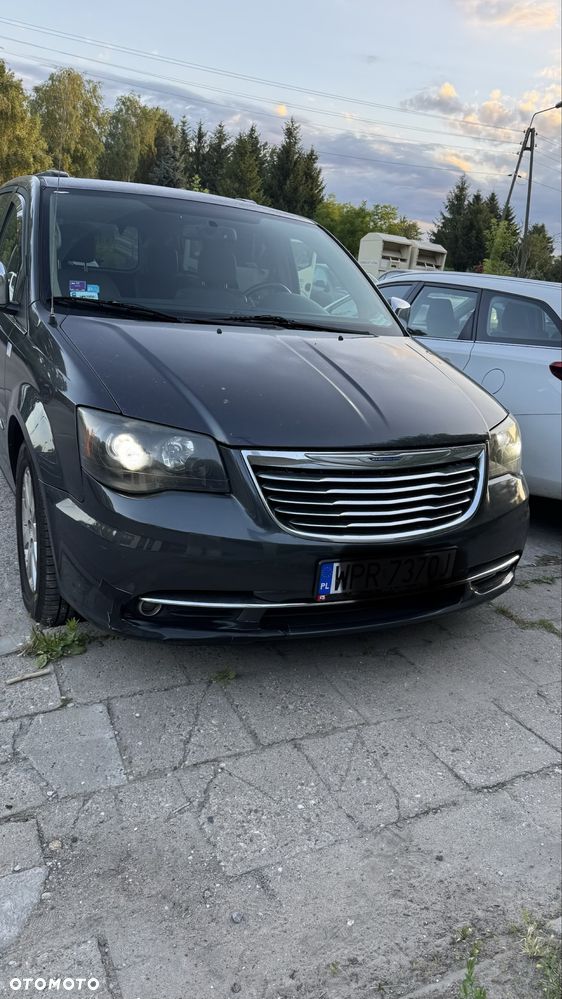 Chrysler Town & Country - 1