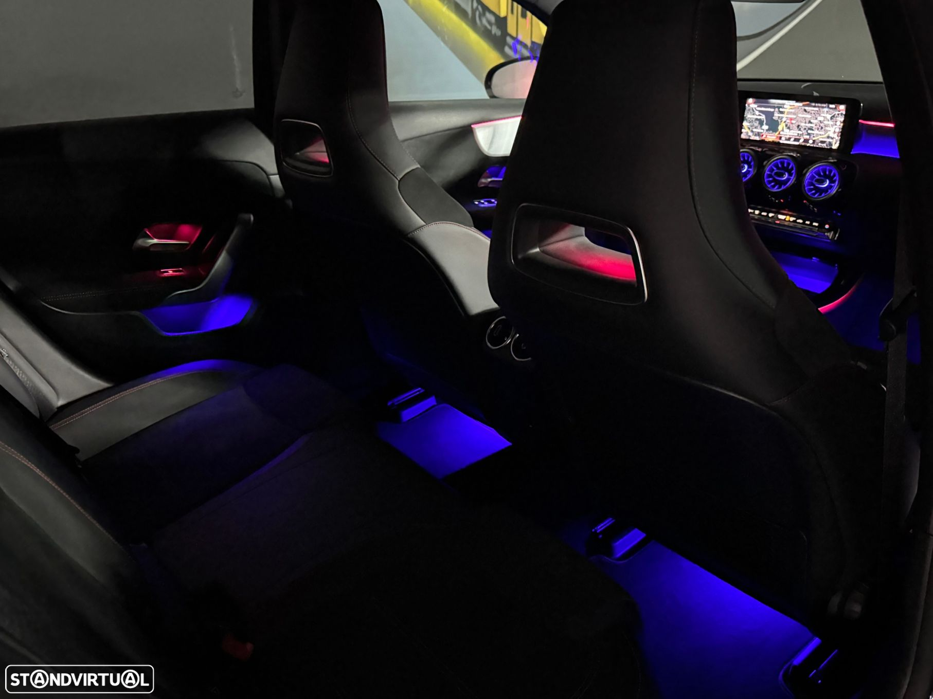 Mercedes-Benz A 180 AMG Line - 19