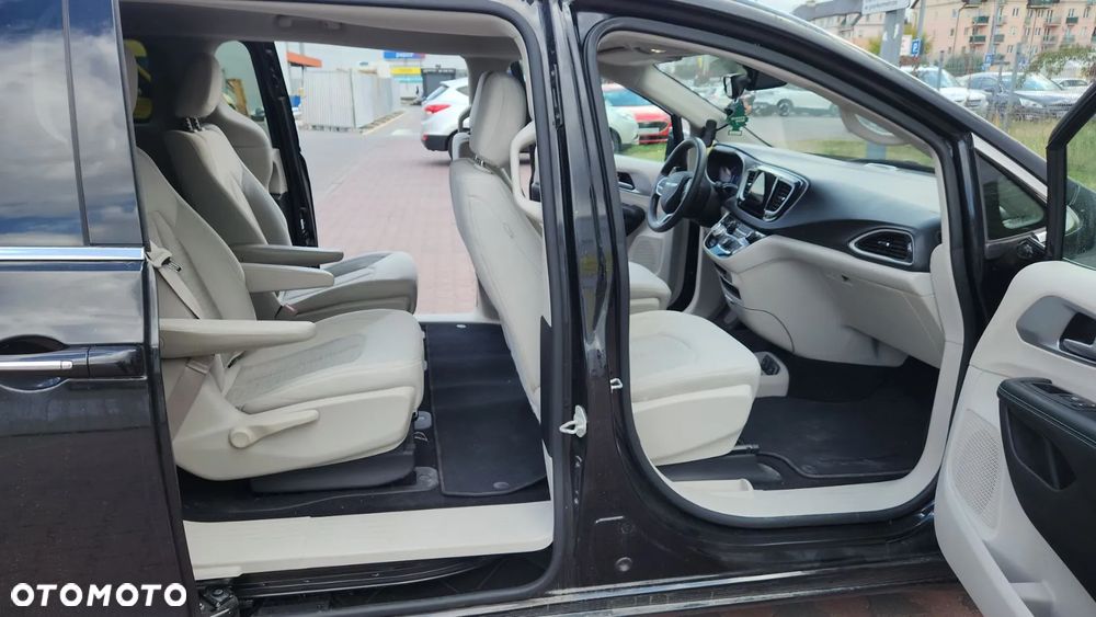 Chrysler Pacifica - 9