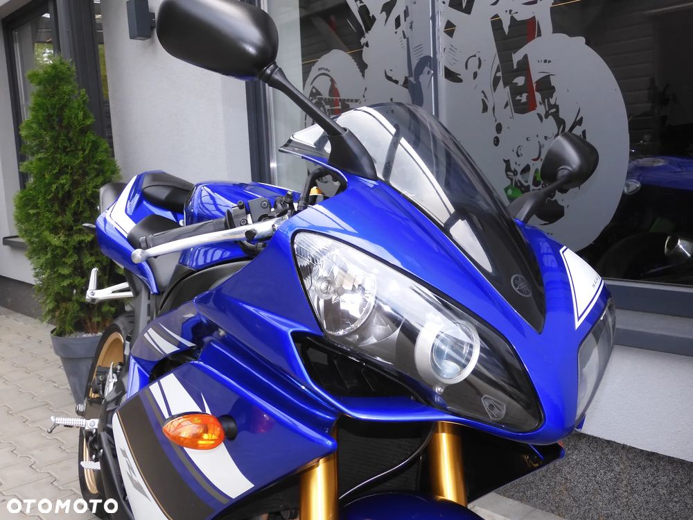 Yamaha R1 - 4