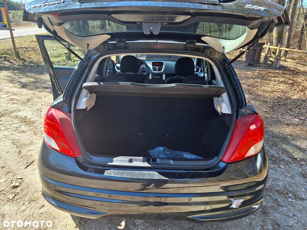 Peugeot 207 - 8