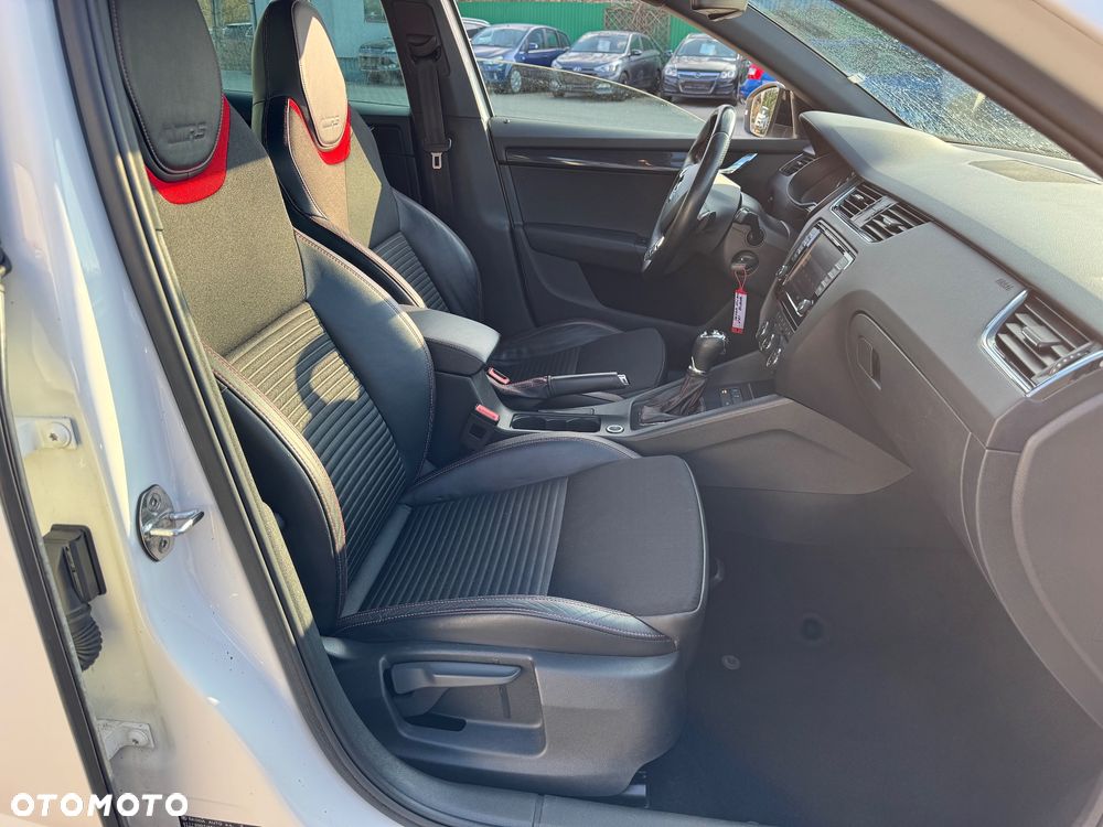 Skoda Octavia 2.0 TDI DSG RS - 32